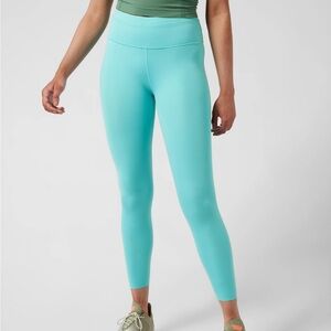 Athleta Accelerate 7/8 tights - size M
